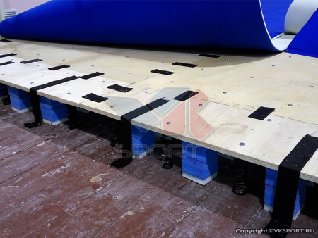 Помост гимнастический пружинный для с/г, 13x13x0,135м., фанера 15мм., пружины Ø 5мм.